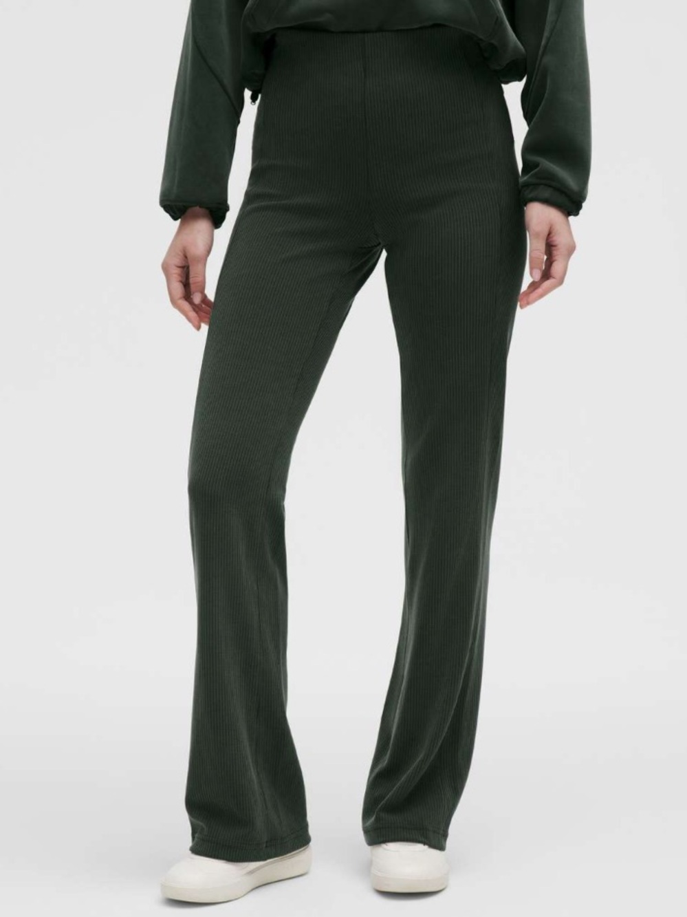 Lululemon Ribbed Softstreme Flared Pant Regular Rainforest Green Size 8
